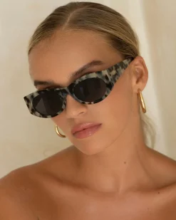 New Freyrs Layla Sunglasses - Grey Sunglasses